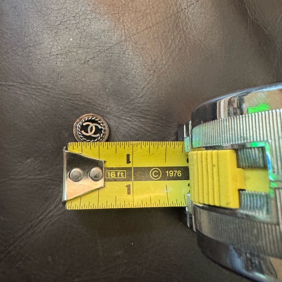 Chanel Stylish Button - Picture 3 of 5